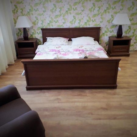 Guest house on Ivana Franka Novyye Petrovtsy Buitenkant foto