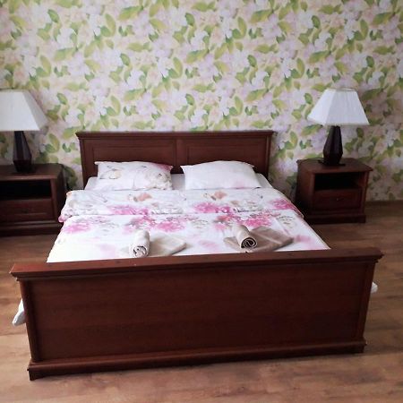 Guest house on Ivana Franka Novyye Petrovtsy Buitenkant foto